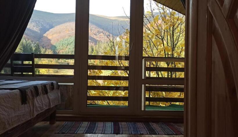 Пансион під горбком