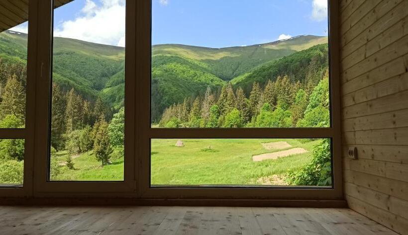 Пансион під горбком