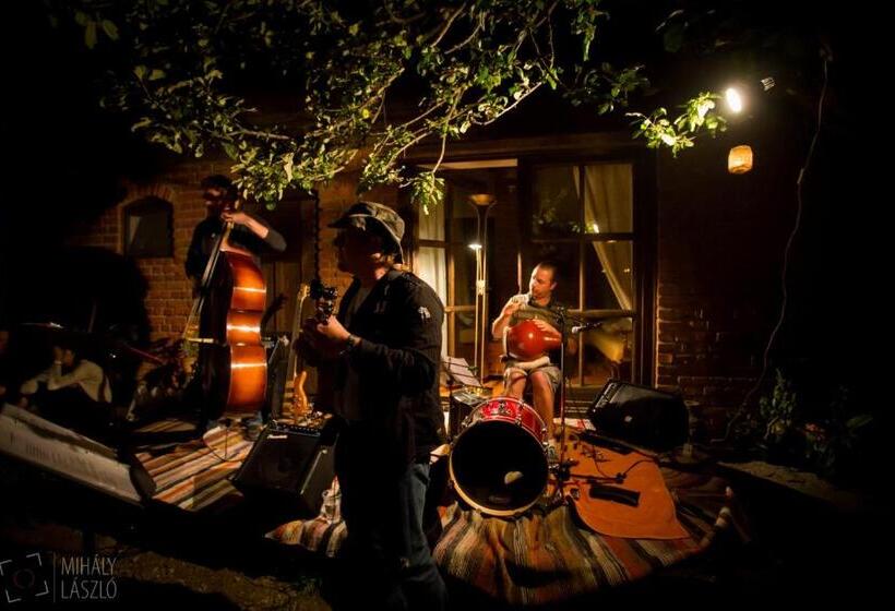 פנסיון Barn Guesthouse / Csűr Vendégház