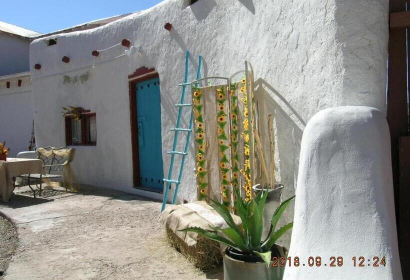 بنسيون Casita At St Francis Hatch Nm