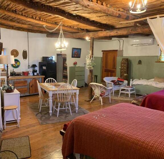 بنسيون Casita At St Francis Hatch Nm
