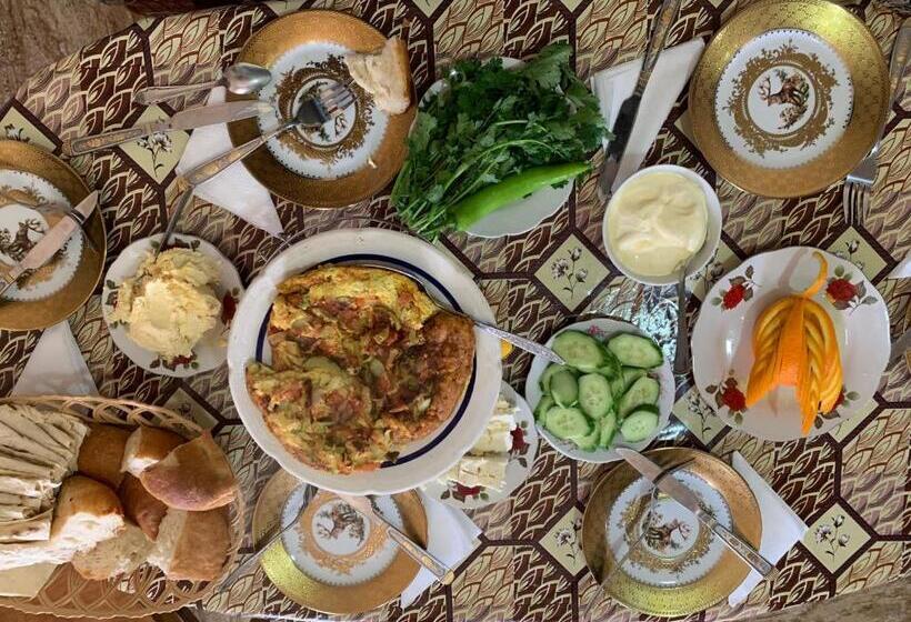 פנסיון Gomkers Guest House