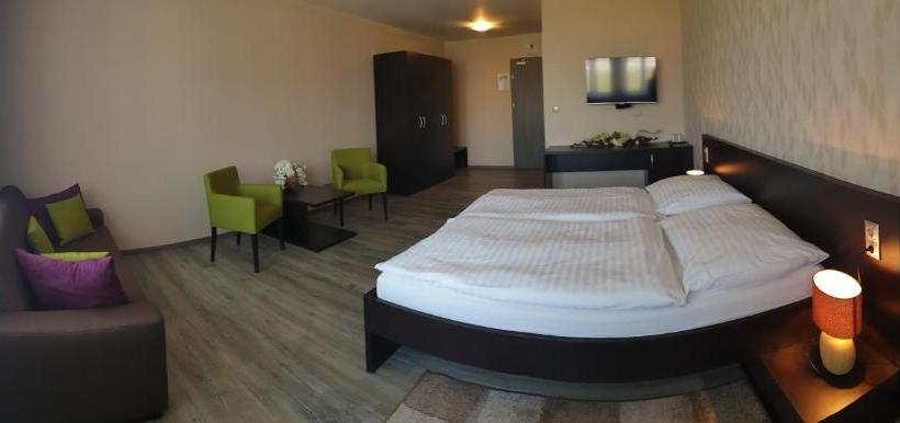 膳宿费 Kmk Penzión