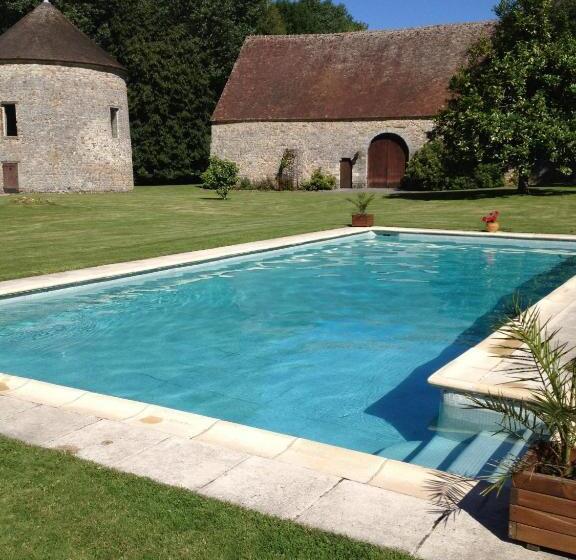 بنسيون Le Colombier De Hanches   Teritoria