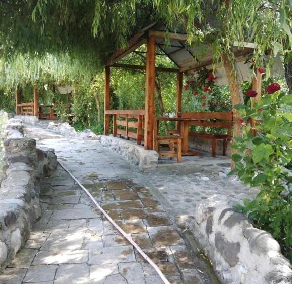 Пансион Menua