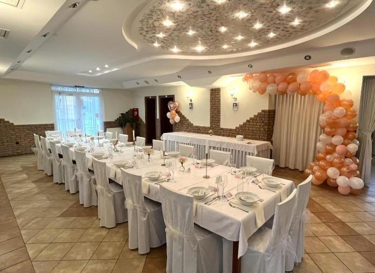 膳宿费 Raketa Residence, Restaurant &