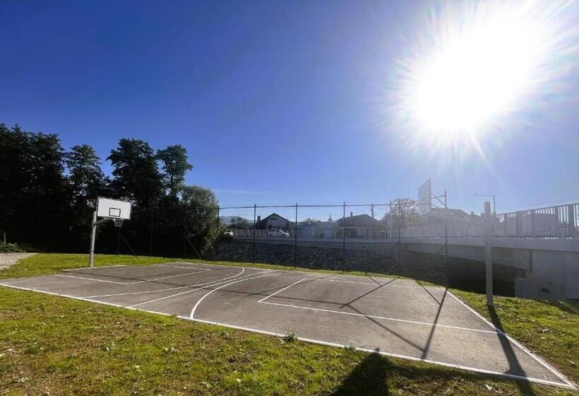 膳宿费 Raketa Residence, Restaurant &