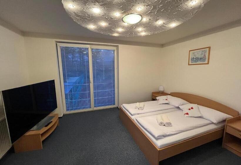 פנסיון Raketa Residence, Restaurant &