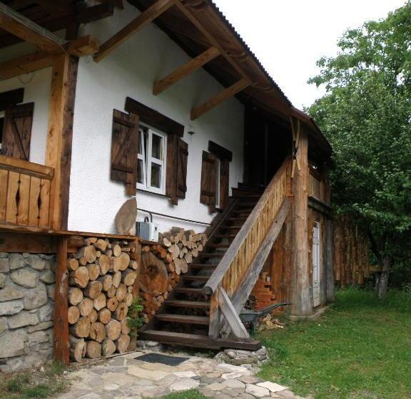 פנסיון Salamandra Village