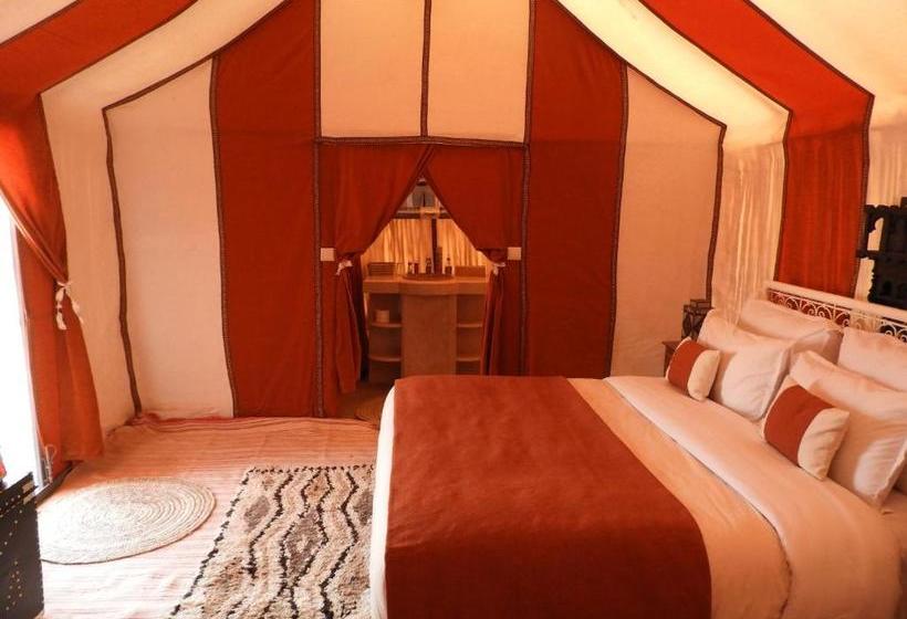 پانسیون Sleeping In A Tent In Merzouga Desert !