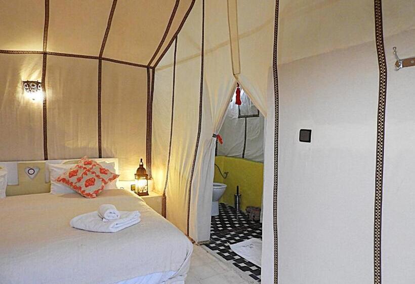 پانسیون Sleeping In A Tent In Merzouga Desert !