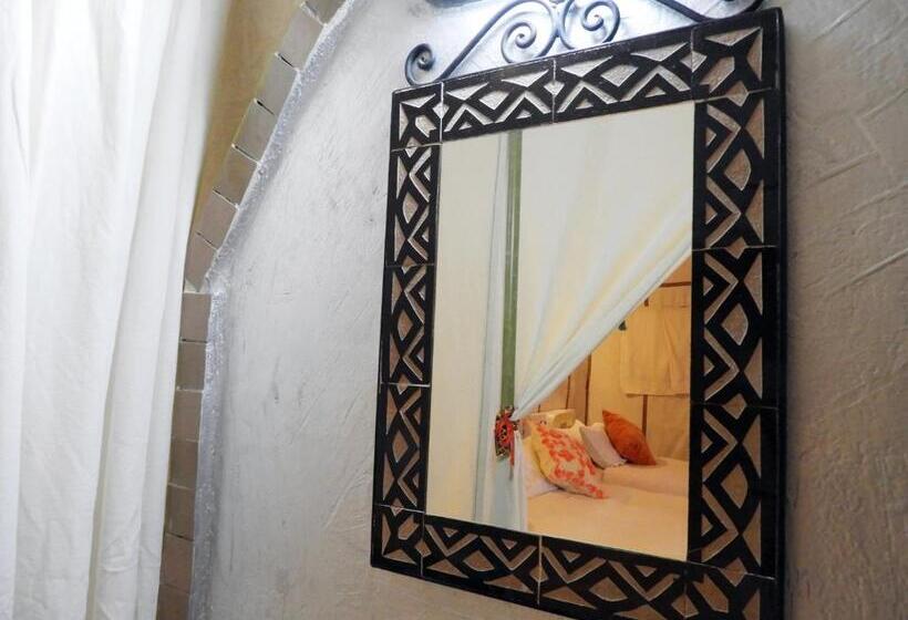 پانسیون Sleeping In A Tent In Merzouga Desert !