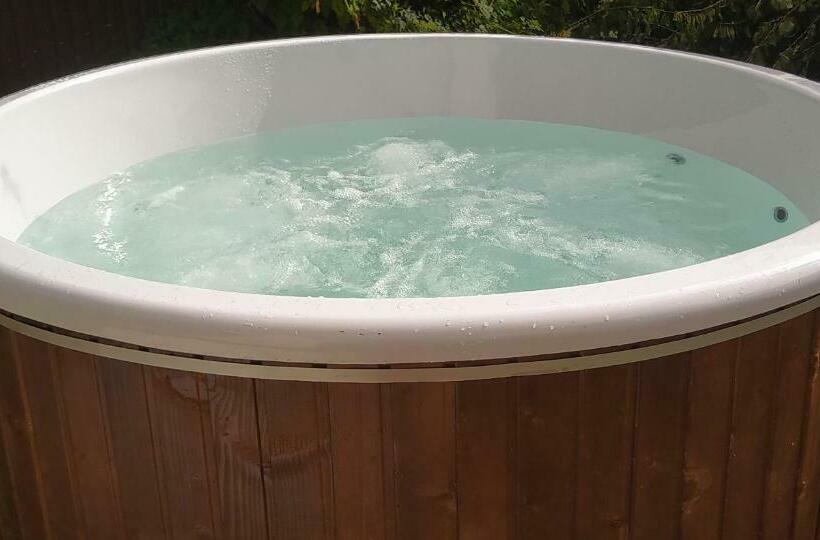 פנסיון Villa Del Grossa будинок з каміном та чаном на дровах