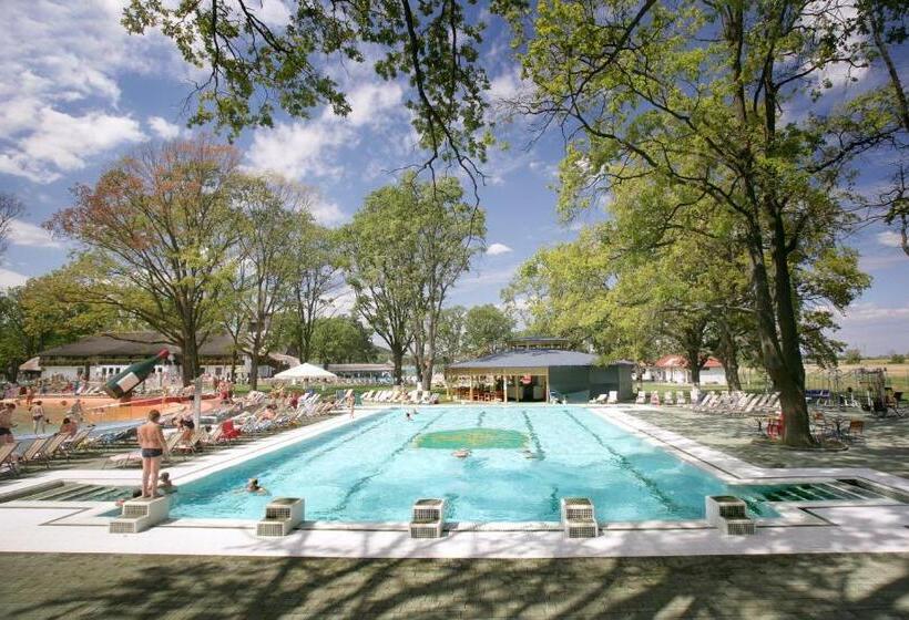 리조트 Iváncsó Birtok   термальні води косино