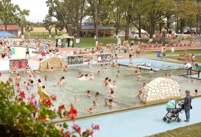 리조트 Iváncsó Birtok   термальні води косино