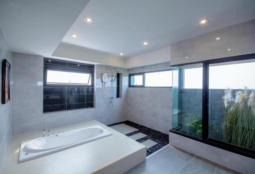 The Living Hotel Samutprakan