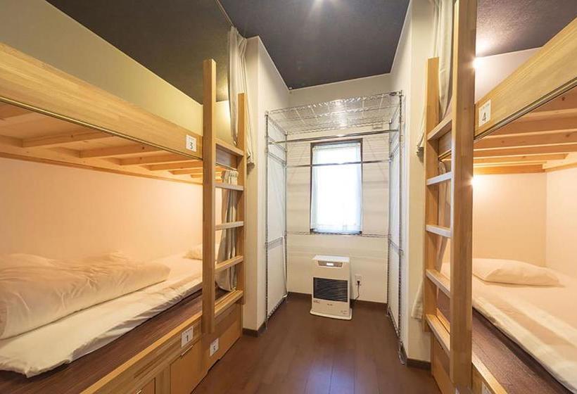 הוסטל Guesthouse Nibutani Yanto