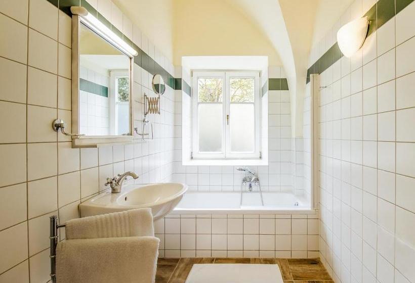 הוסטל Schlossgasthof & Hotel Rosenburg