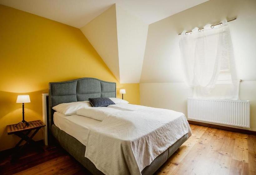 הוסטל Schlossgasthof & Hotel Rosenburg