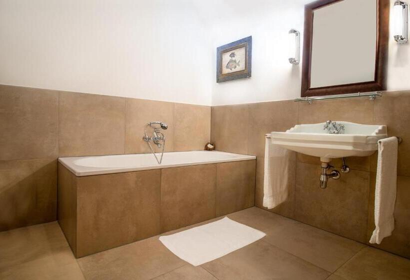 הוסטל Schlossgasthof & Hotel Rosenburg