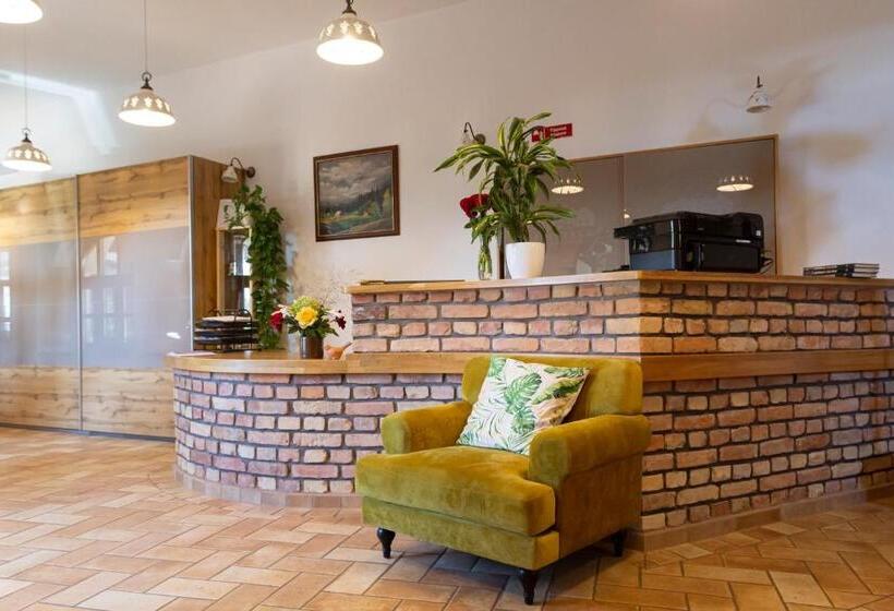 مبيت وإفطار Fiastyúk Udvarház