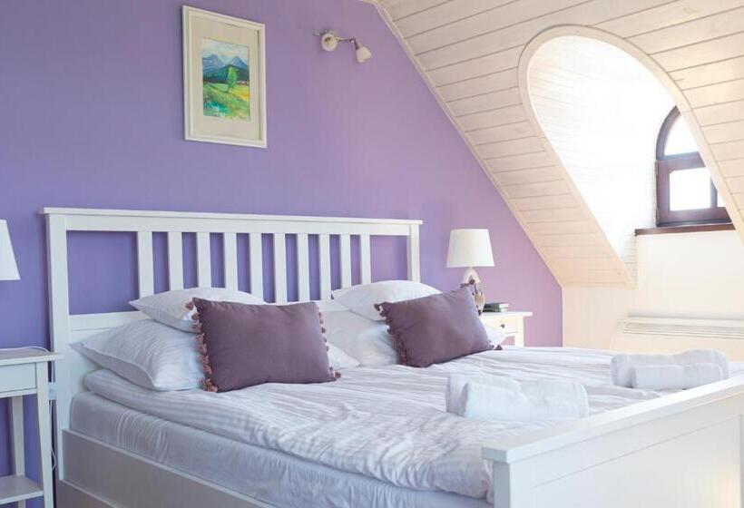 مبيت وإفطار Fiastyúk Udvarház