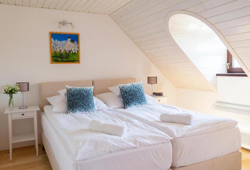 مبيت وإفطار Fiastyúk Udvarház