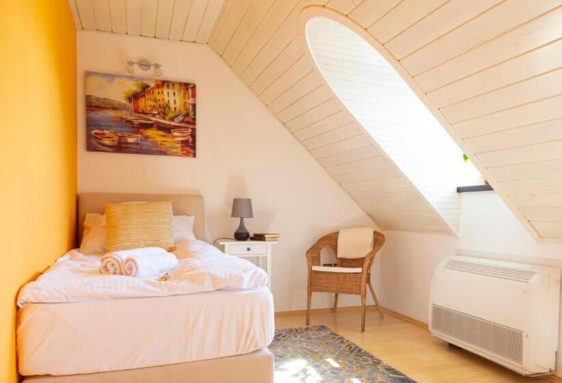 مبيت وإفطار Fiastyúk Udvarház