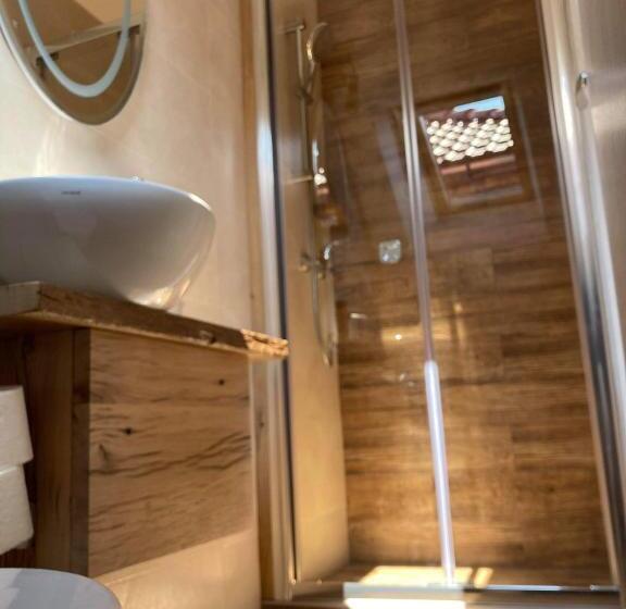 ベッドアンドブレックファースト Nagy Homoród étterem és Panzió