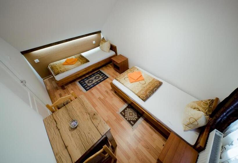 ベッドアンドブレックファースト Nagy Homoród étterem és Panzió