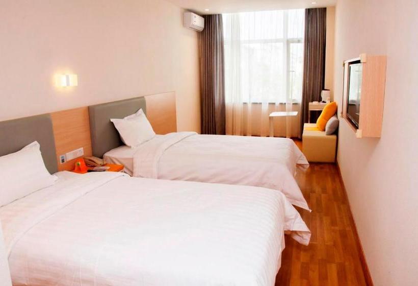 בית מלון כפרי 7days Inn Changbai Mountain North Slope Branch