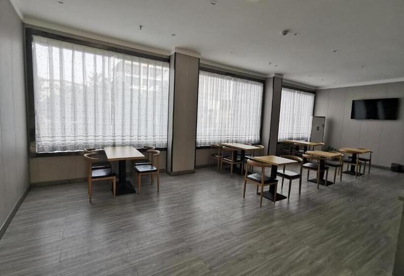 Hotel 7days Premium Jiyuan Tiantai Road Xinyao City Square Branch