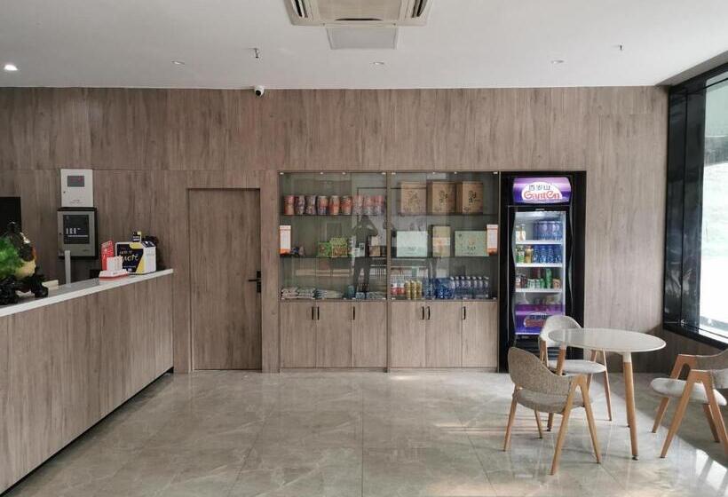 Hotel 7days Premium Jiyuan Tiantai Road Xinyao City Square Branch