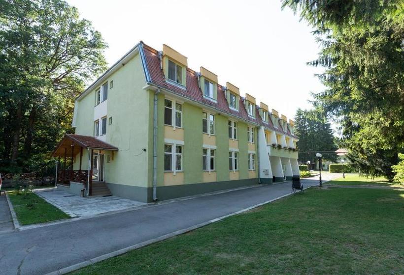 ホテル Arcus Education Center