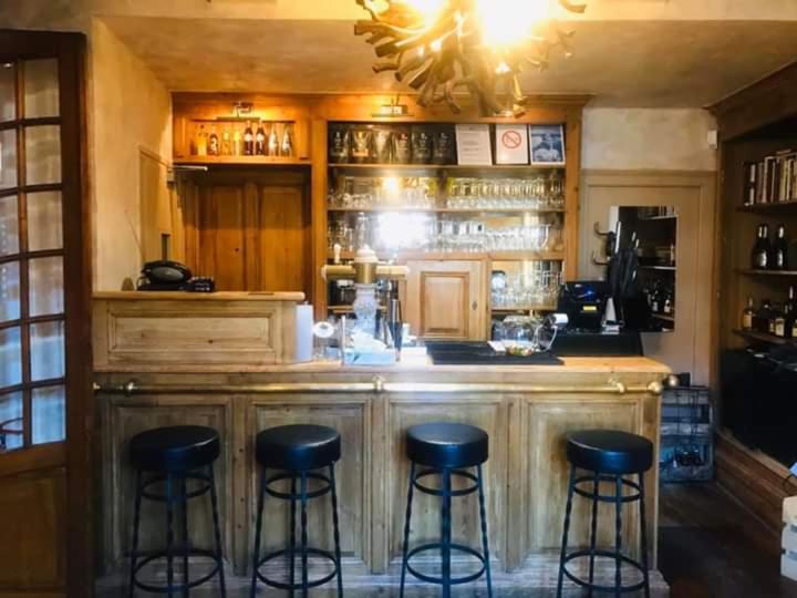 호텔 Aux Berges De Sambre