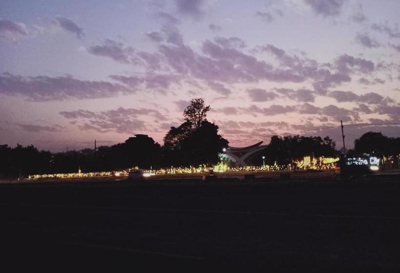 酒店 Presidia Heights Apartments