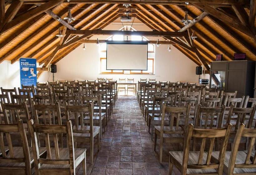 Szálloda Dvůr Perlová Voda