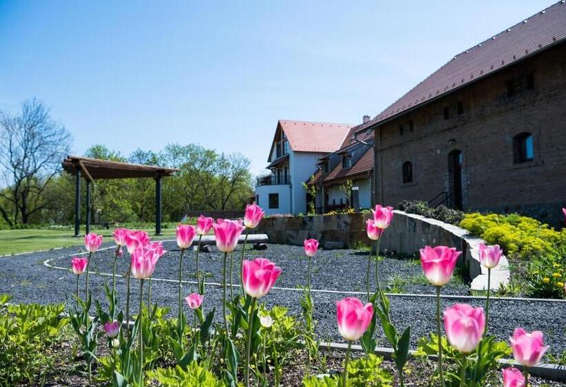 Szálloda Dvůr Perlová Voda