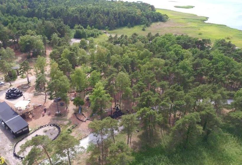 فندق Fide äventyrsby & Camping