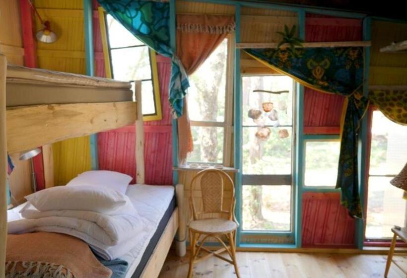 فندق Fide äventyrsby & Camping