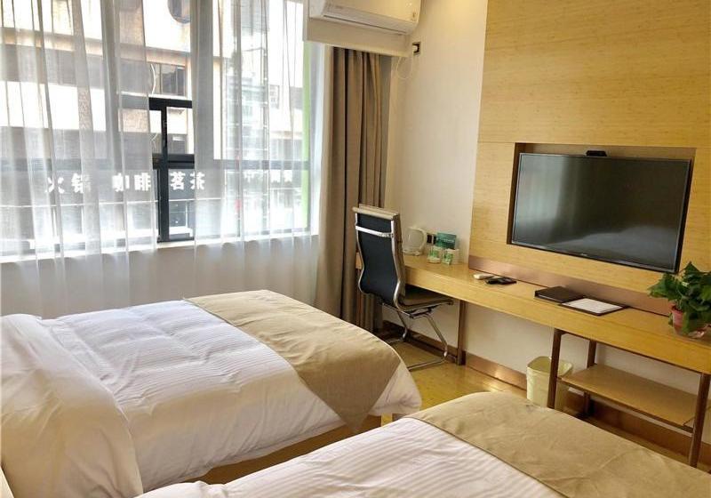 בית מלון כפרי Greentree Inn Huanggang City Yingshan County Pedestrian Street Express