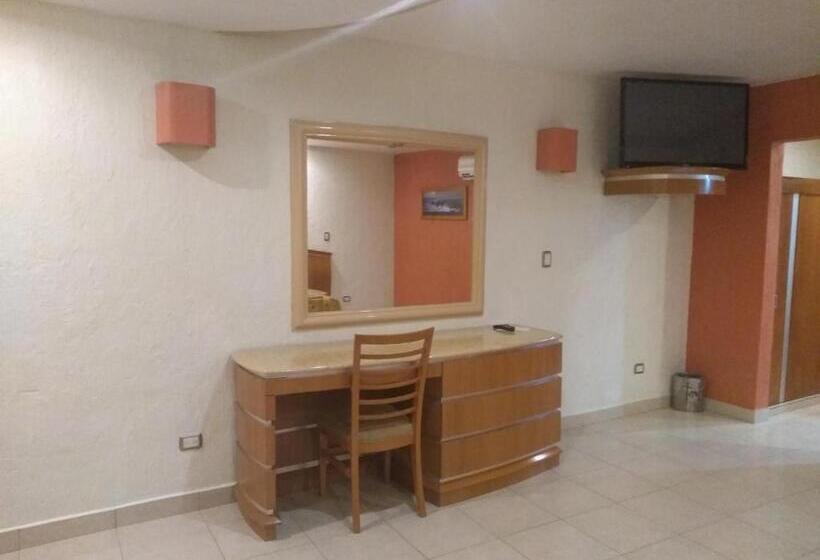 ホテル Jiménez Plaza