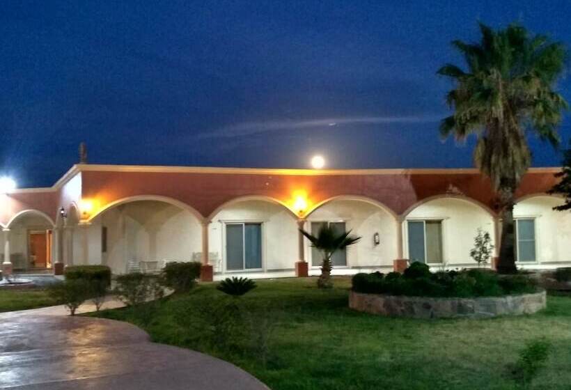 ホテル Jiménez Plaza