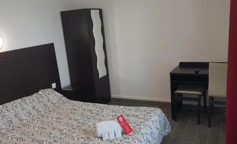 בית מלון כפרי Le Petit Fossard Montereau   Fontainebleau