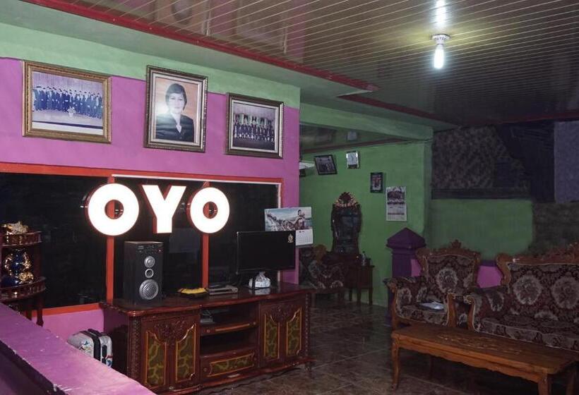 ホテル Oyo 2410 Intan