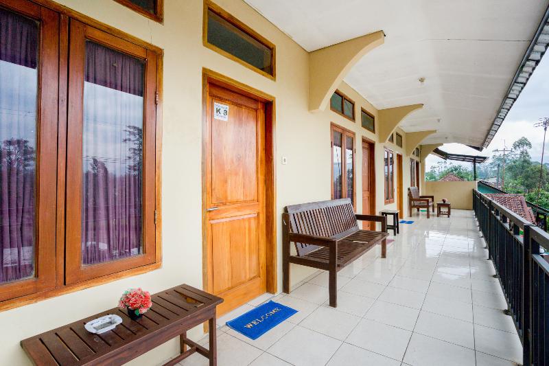 Отель Oyo 2961 Artana Bed & Breakfast