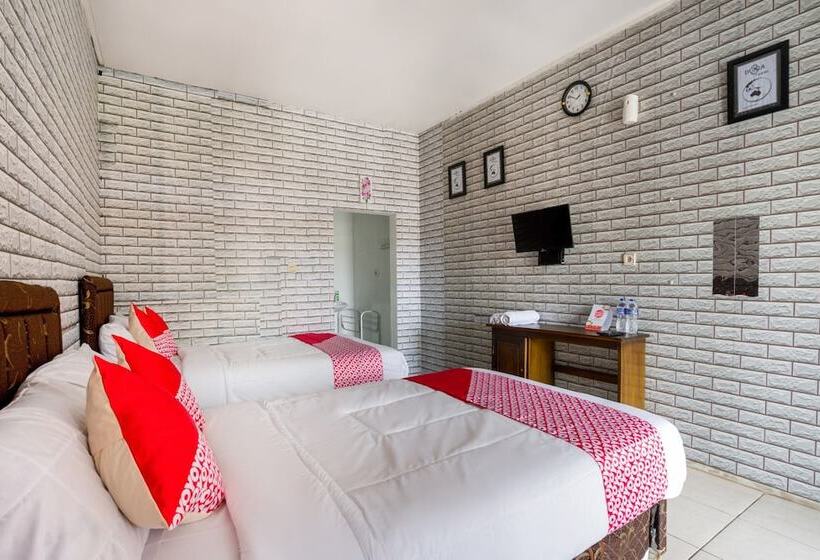 Отель Oyo 2961 Artana Bed & Breakfast