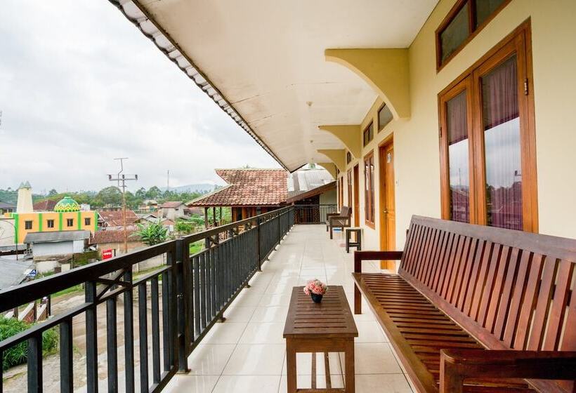 Отель Oyo 2961 Artana Bed & Breakfast