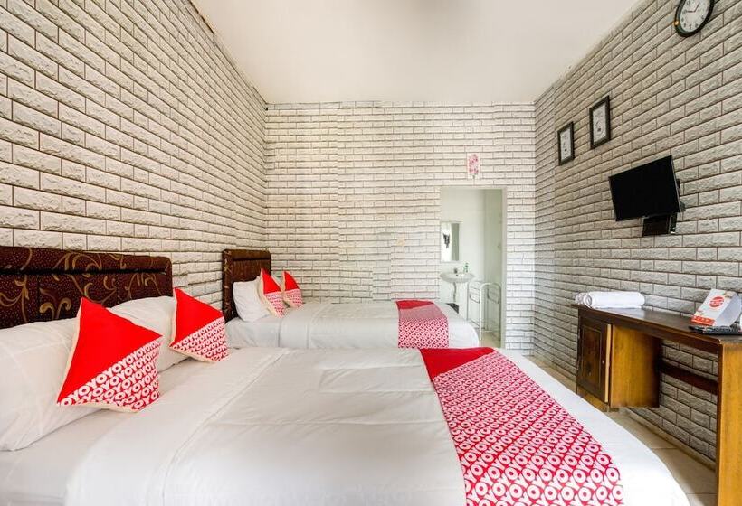 Отель Oyo 2961 Artana Bed & Breakfast