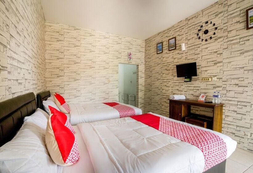 Отель Oyo 2961 Artana Bed & Breakfast